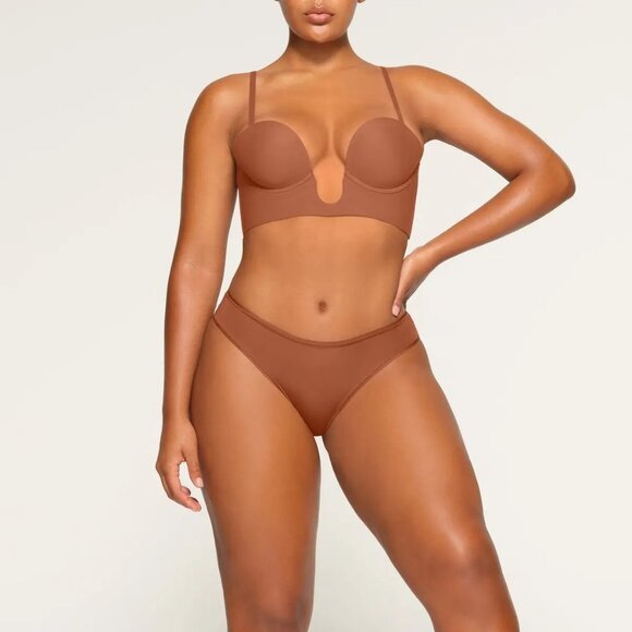 🆕SKIMS Deep Plunge Convertible Strapless Underwire Bra X-Small - Picture 1 of 7